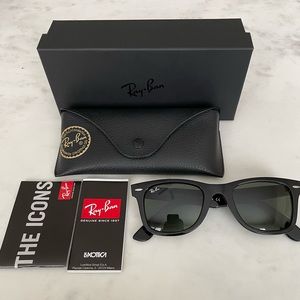 Black with Green lens Ray Ban Wayfarer